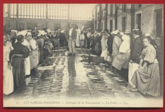 CPA Les sables d'olonne Intérieur de la Poissonnerie - La Criée