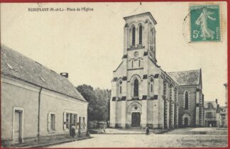 CPA Ecouflant la place de l eglise