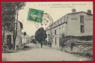 CPA La courtine route de la gare la poste et l hotel moderne