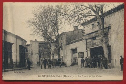 CPA saint genies le bas saint genies de fontedit la place et les cafés