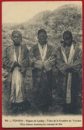 cpa-tonkin-region-de-laokay-tribu-de-la-frontiere-du-yunnam-meos-blancs-hommes-en-costume-de-fete-chine