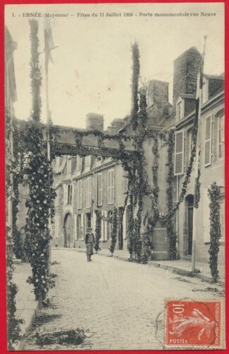 cpa-ernee-mayenne-fetes-11-juillet-1909-porte-monumentale-rue-neuve