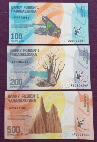 lot billets madagascar1