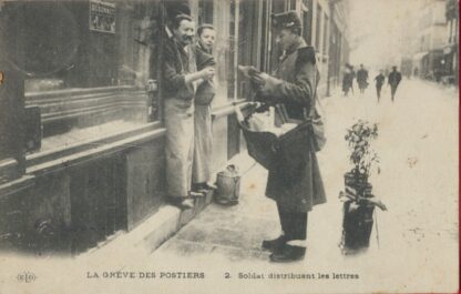 cpa-greve-postiers-soldat-distribuant-lettres