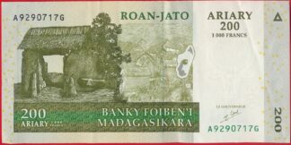 maddagascar-200-ariary-1000-francs-0717