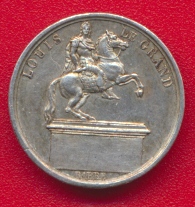 medaille-louis-le-grand-place-des-victoires-25-aout-1822